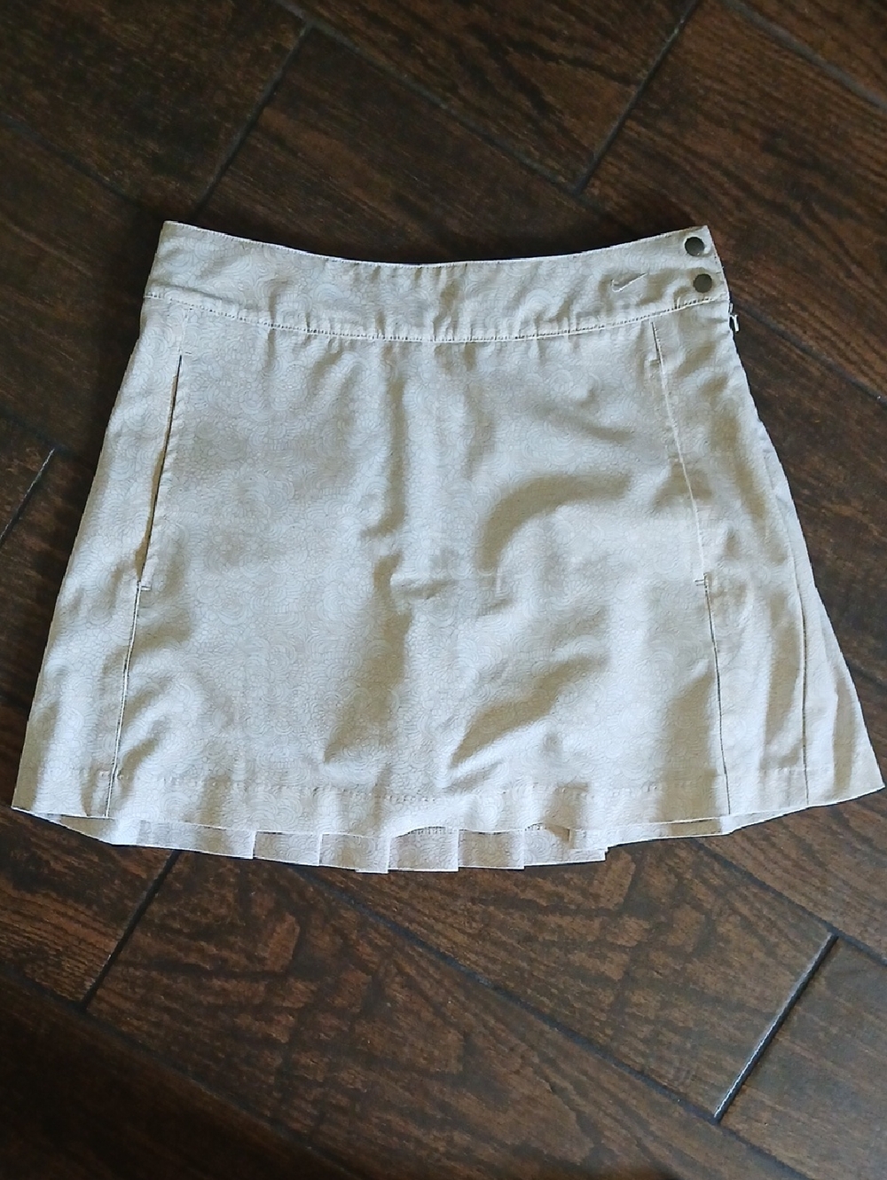 Nike Golf Cream Mini Skirt with Side Button Detail
